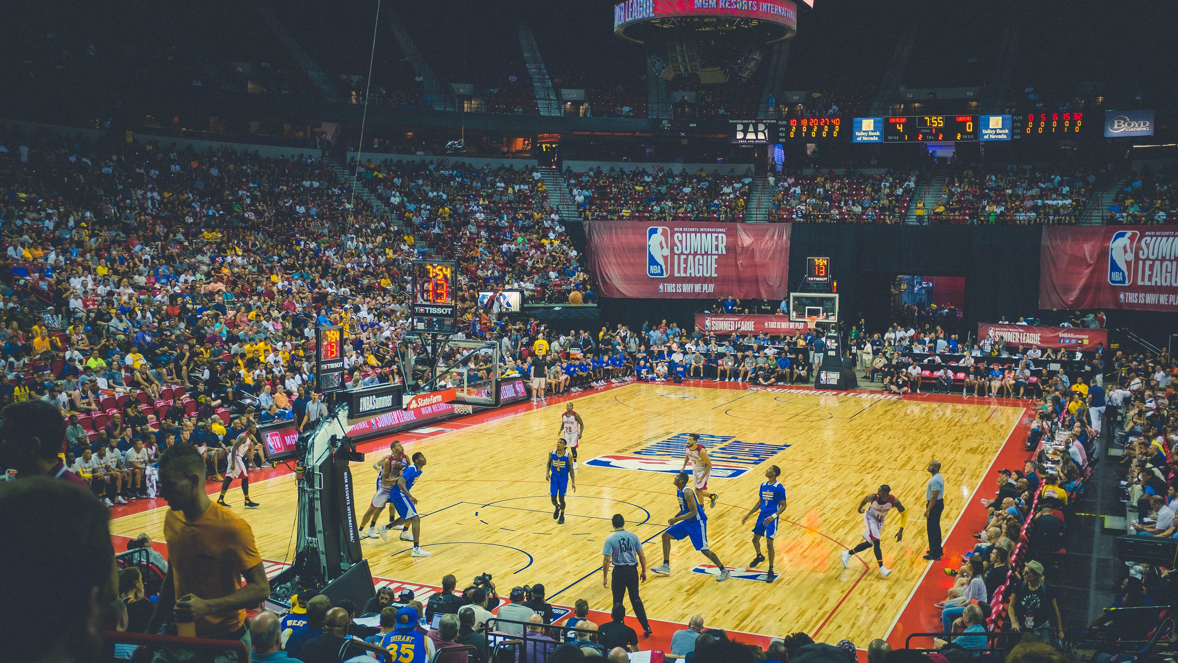 救赎与征服，戈贝尔的自我重生与活塞的铁蹄踏平公牛