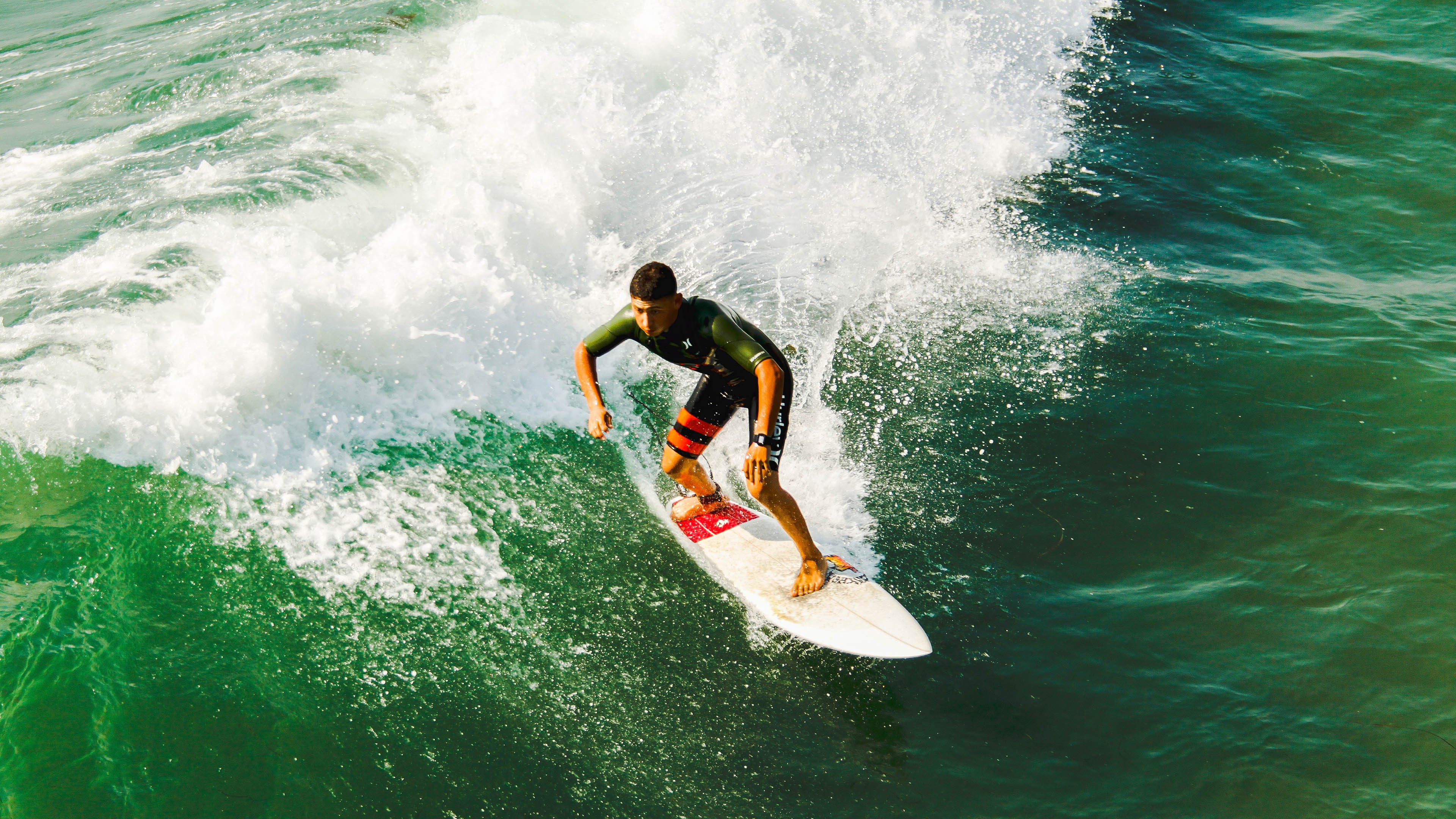 孤勇者的引擎轰鸣,皮亚斯特里单骑救主,梅赛德斯与雷诺的史诗鏖战
