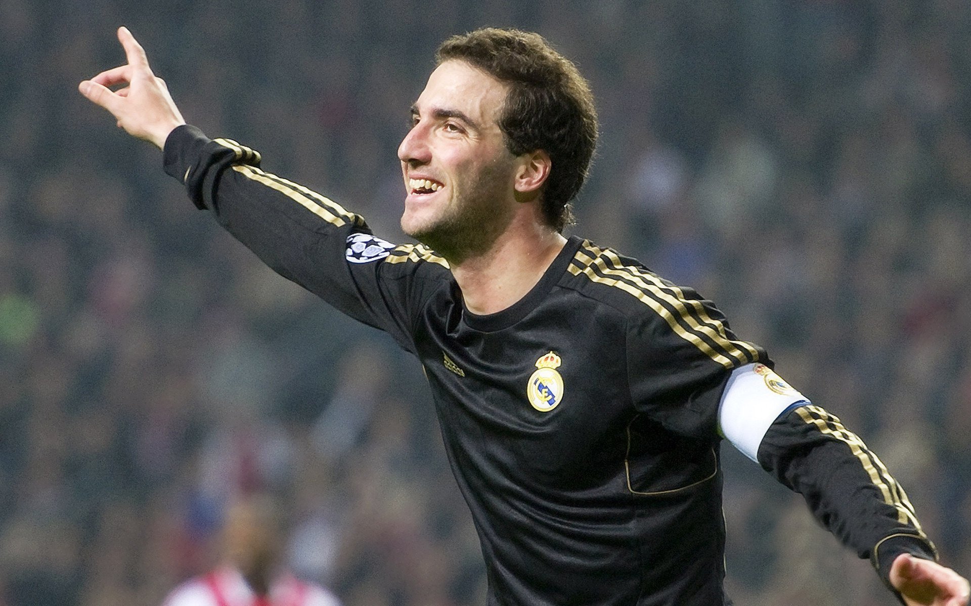 伊布高光映照桑巴狂舞，巴西完胜克罗地亚背后的战术与精神双重奏